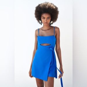 LINEN BLEND JUMPSUIT DRESS
ELECTRIC BLUE